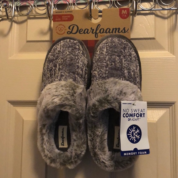 SOLD - Dearfoams Slippers - Picture 2 of 6